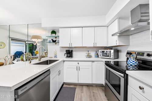 2849 Shoreview Cir, Westlake Village, CA, 91361-3311 | Card Image