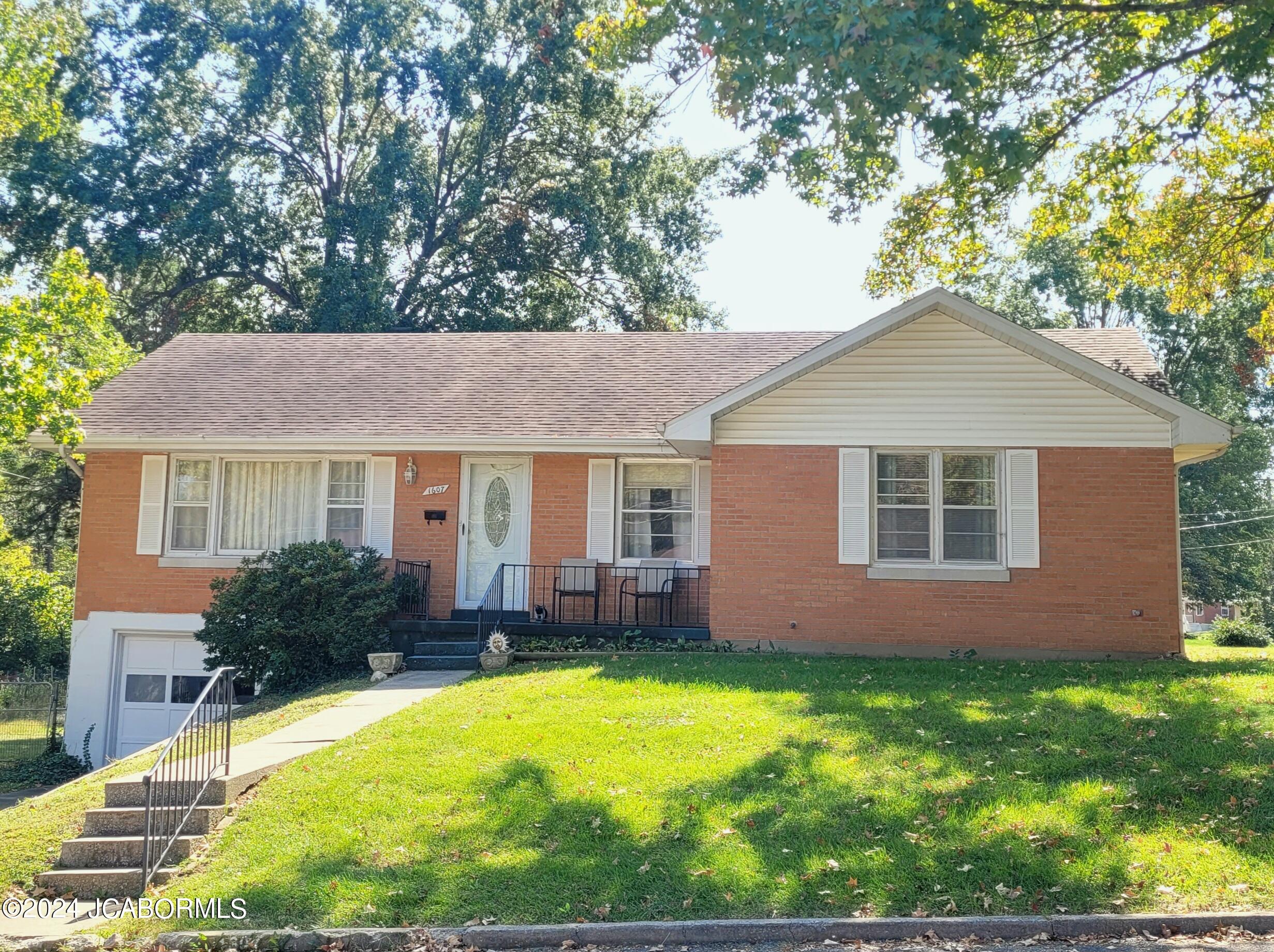 Thompson St, Jefferson City, MO 65109