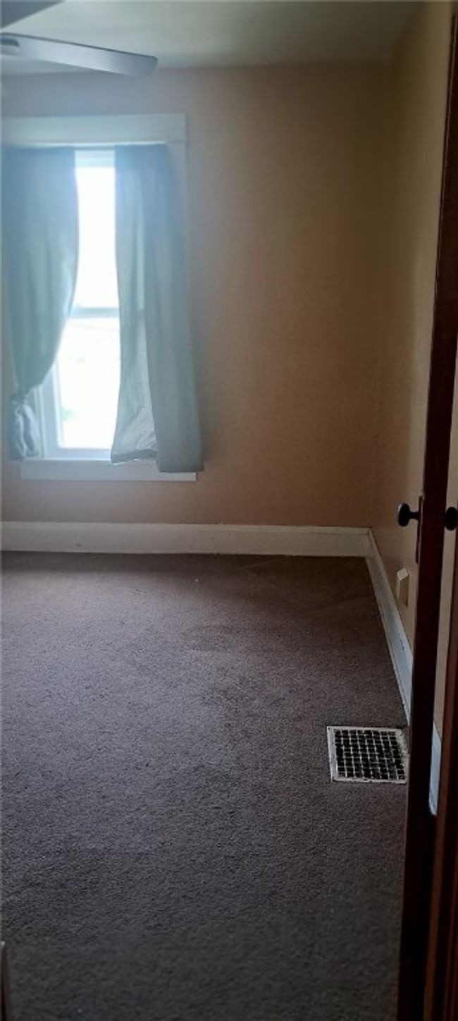 1017 Virginia St, House other with 4 bedrooms, 2 bathrooms and 3 parking in Jeannette PA | Image 17