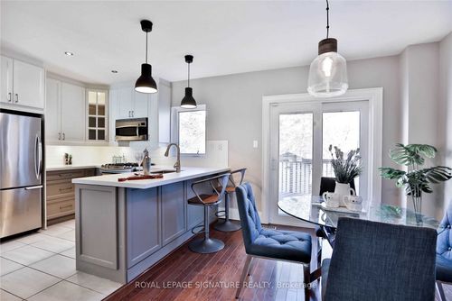 372 Roehampton Ave, Toronto, ON, M4P1S4 | Card Image