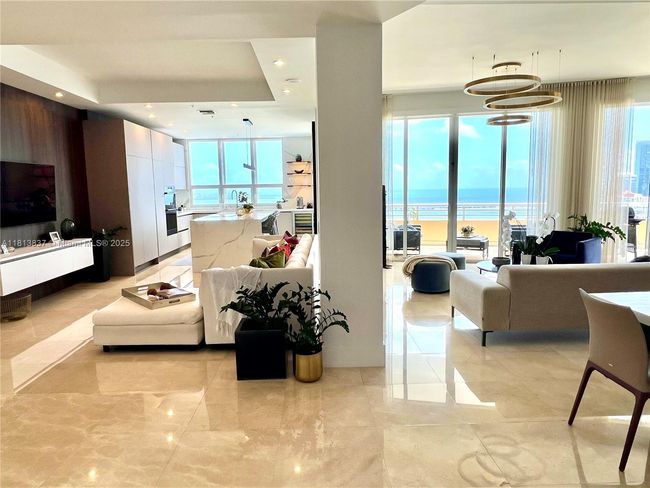 APT-4505 - 848 Brickell Key Dr, Condo with 3 bedrooms, 4 bathrooms and null parking in Miami FL | Image 11