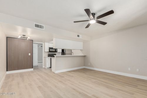 12b-8838 N 8th St, Phoenix, AZ, 85020-3091 | Card Image
