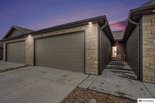 9870 Del Rio Dr, Lincoln, NE, 68516-5920 | Card Image