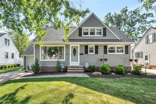 323 E 286th St, Willowick, OH, 44095-5034 | Card Image