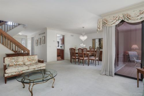 30435 Oakview Way, Bingham Farms, MI, 48025-4631 | Card Image