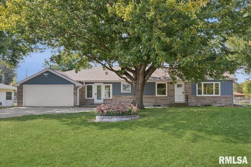 3852 N 3rd St, Clinton, IA, 52732-1367 | Card Image