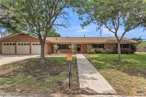 1338 Canary Ln, Seguin, TX, 78155-3918 | Card Image