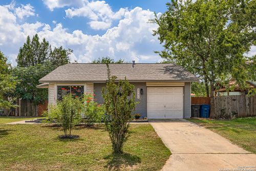 9746 Hidden Cross, San Antonio, TX, 78250-4817 | Card Image