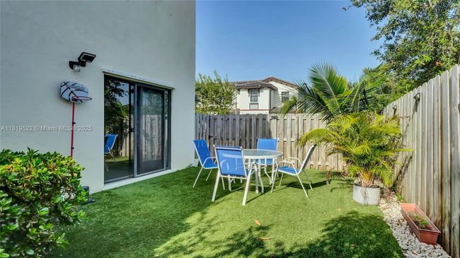 10380 Nw 88 Th Ter, Townhouse with 4 bedrooms, 3 bathrooms and null parking in Doral FL | Image 19