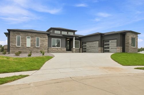 1709 Katie Ct, Davenport, IA, 52807-2907 | Card Image