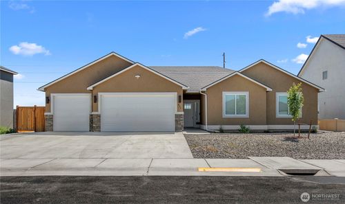 832 Q St Sw, Quincy, WA, 98848-7805 | Card Image