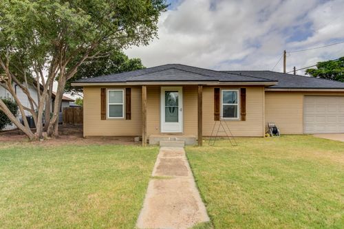 908 13th St, Abernathy, TX, 79311-2410 | Card Image
