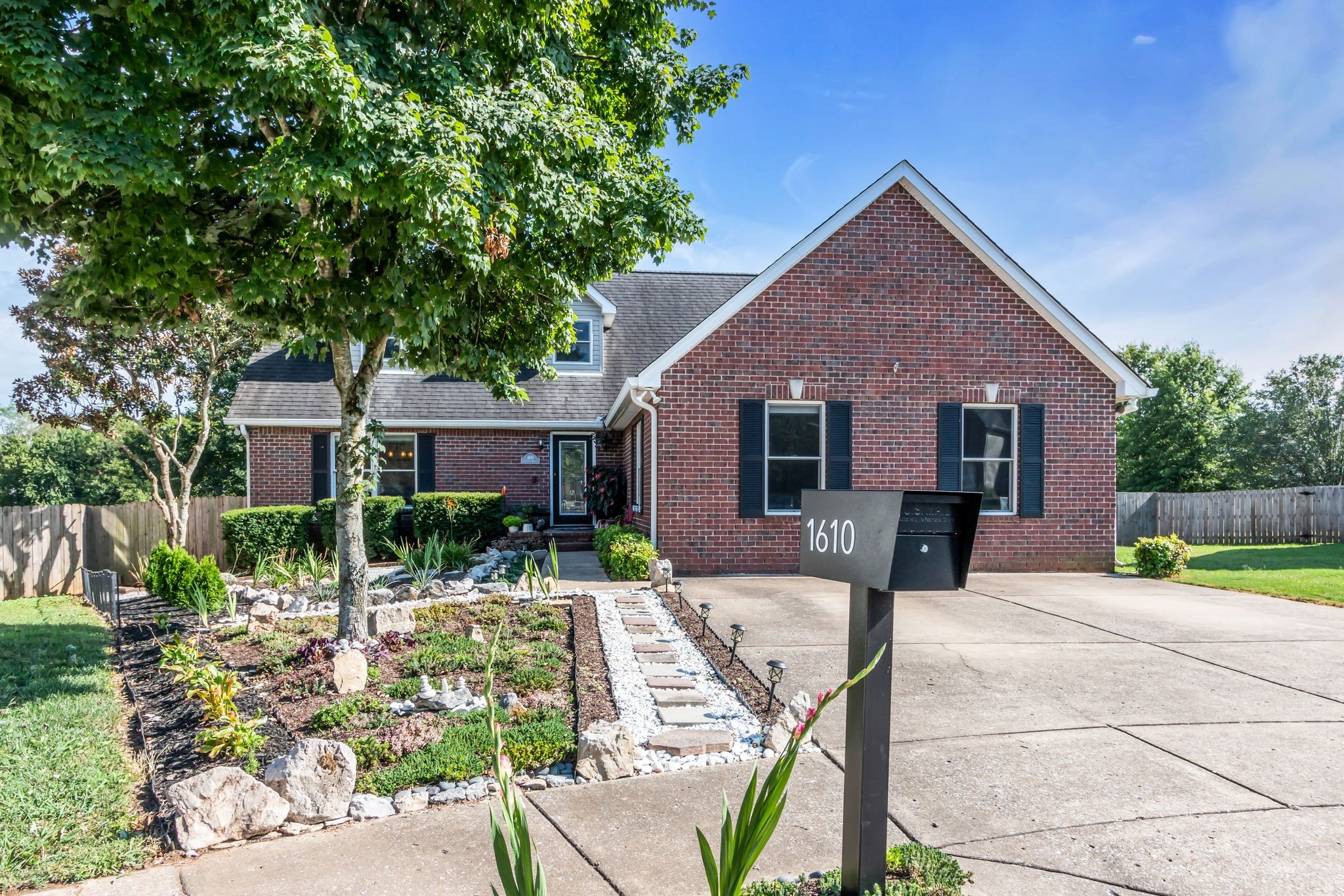 Solitude Ct, Spring Hill, TN 37174