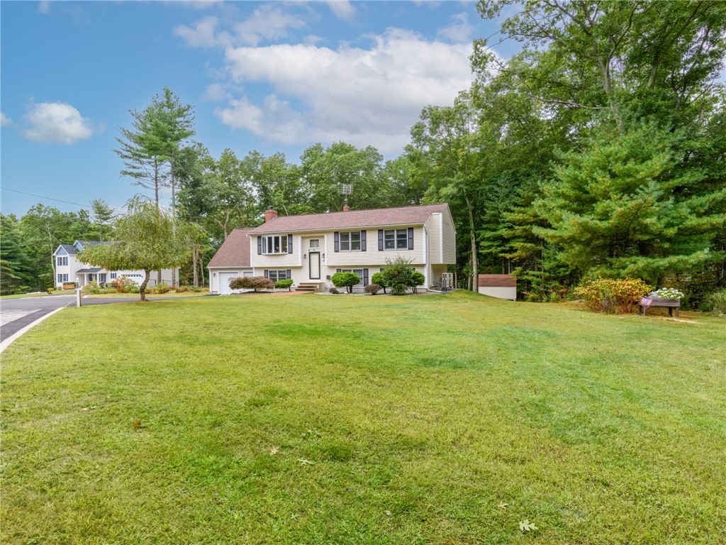 Shore Dr, Coventry, RI 02816