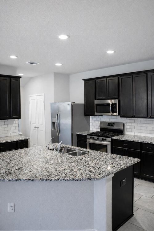 2923 Vales Point Dr, Fresno, TX, 77545-5003 | Card Image