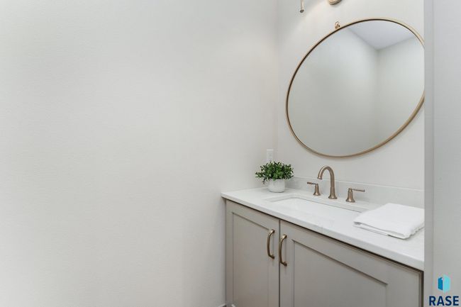 8611 W Shoreline Pl, Townhouse with 3 bedrooms, 3 bathrooms and null parking in Sioux Falls SD | Image 8