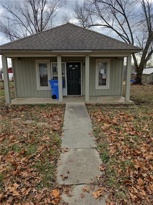 316 E 5th St, Tonganoxie, KS, 66086-9781 | Card Image