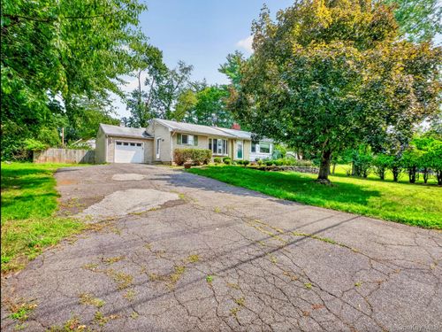 12 Elmwood Dr, New City, NY, 10956-5108 | Card Image