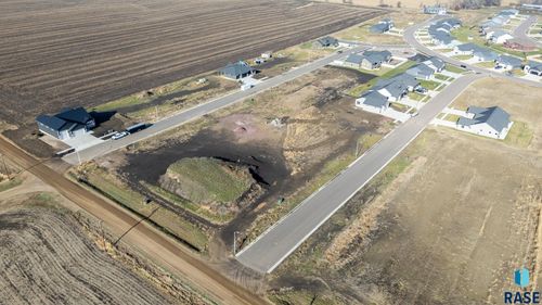 1001 Sundance St, Valley Springs, SD, 57068-2013 | Card Image