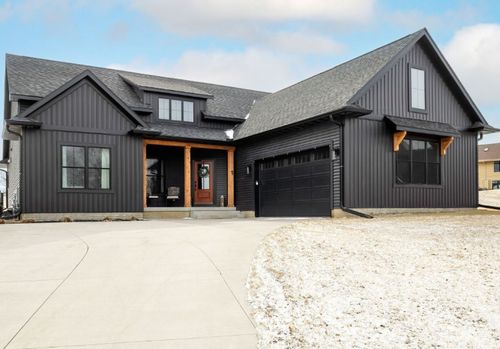 1 Country Club Ct, Le Claire, IA, 52753-9268 | Card Image