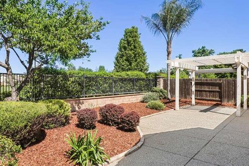 8013 Solomon Dr, Elk Grove, CA, 95757-5121 | Card Image