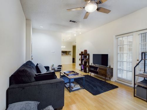apt-209-3001 Cedar St, Austin, TX, 78705-2945 | Card Image