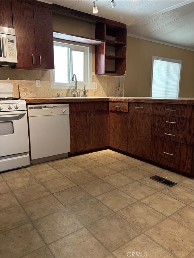 Kitchen | Image 13