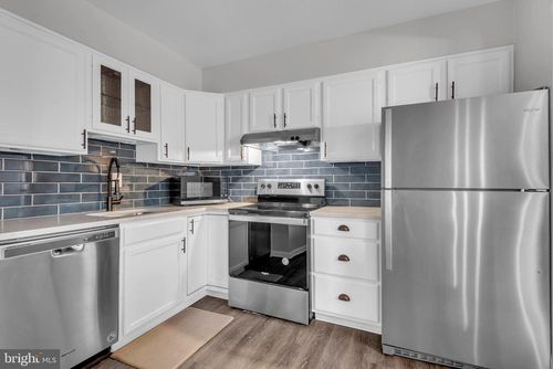 100-6916 Hanover Pkwy, GREENBELT, MD, 20770-2205 | Card Image