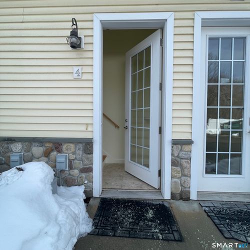 4-157 W Main St, Niantic, CT, 06357-1057 | Card Image