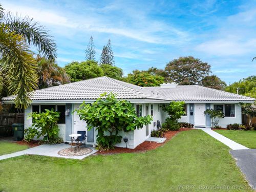 1680 Ne 34th Ln, Oakland Park, FL, 33334-5374 | Card Image