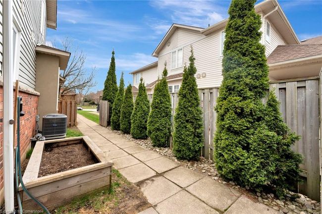 61 Valridge Dr, Townhouse with 3 bedrooms, 3 bathrooms and 3 parking in Ancaster ON | Image 28