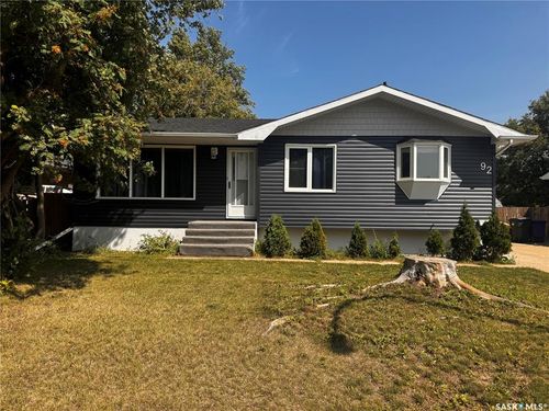 92 Scott Cres, Weyburn, SK, S4H1T6 | Card Image