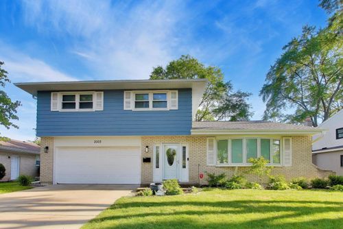 2003 E Lillian Ln, Arlington Heights, IL, 60004-4215 | Card Image