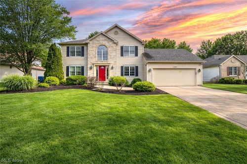 28580 Glen Hollow Ln, Olmsted Twp, OH, 44138-3184 | Card Image