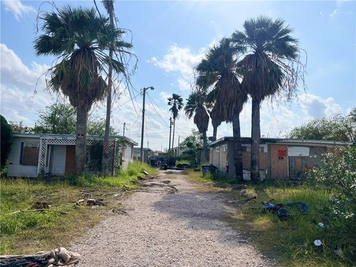 721 Savage Ln, Corpus Christi, TX, 78408-2635 | Card Image