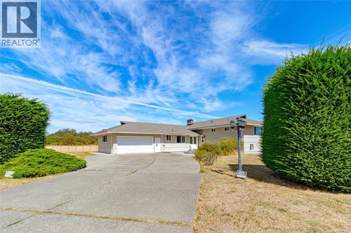 2560 Dorset Rd, Victoria, BC, V8R3M7 | Card Image