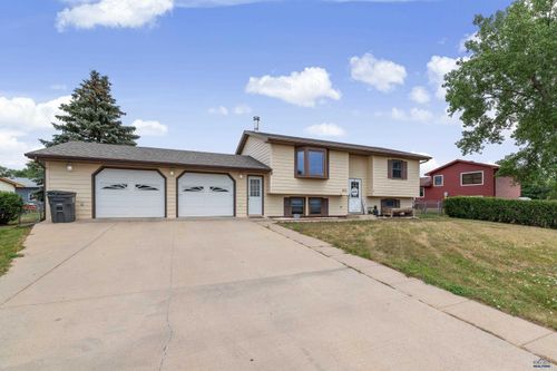 520 Bluebird Dr, Box Elder, SD, 57719-9506 | Card Image