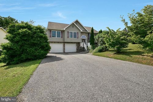 1223 Running Deer Dr, AUBURN, PA, 17922-9234 | Card Image