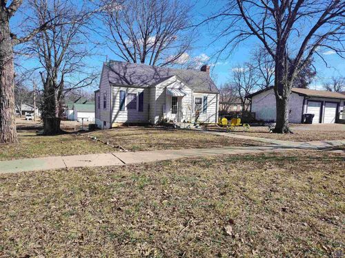 618 Iowa Ave, Holton, KS, 66436-1627 | Card Image