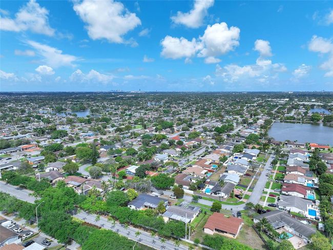 700 Nw 88 Th Ter, House other with 3 bedrooms, 2 bathrooms and null parking in Pembroke Pines FL | Image 31