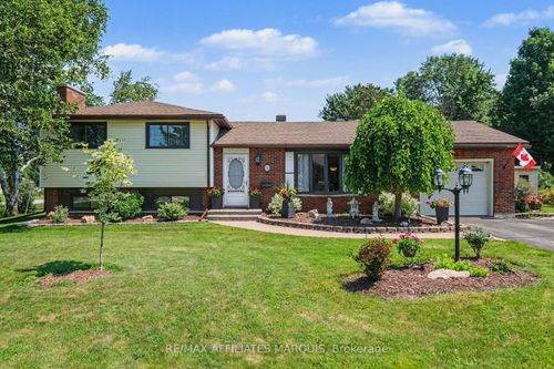 9 Forest Dr, Smiths Falls, ON, K7A4S5 | Card Image