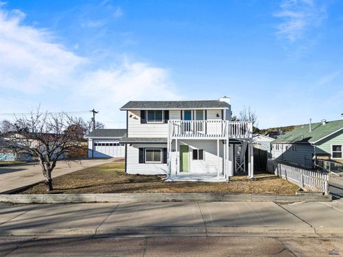 320 2nd Ave, Newcastle, WY, 82701-2547 | Card Image