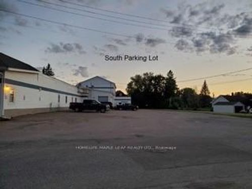 220 Carswell St, Renfrew, ON, K7V2G4 | Card Image