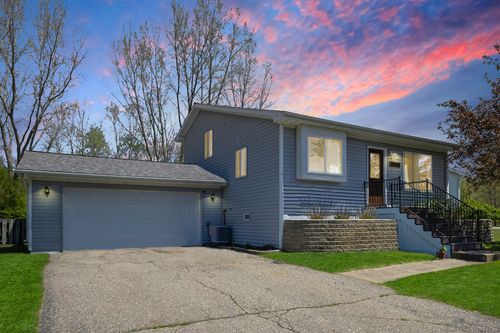 2-8008 Stonehaven Dr, Parma, MI, 49269-9766 | Card Image