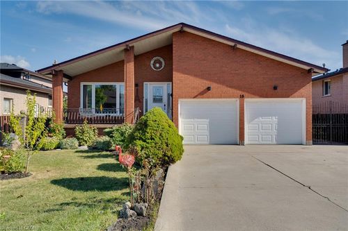 18 Pavarotti Crt, Hamilton, ON, L8G4P8 | Card Image