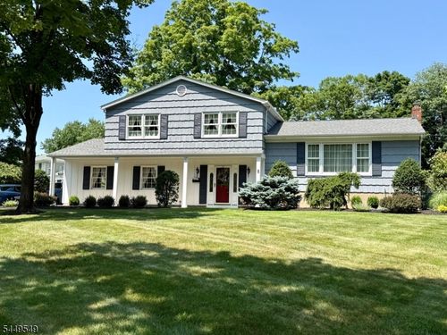 8 Byron Ct, Allendale, NJ, 07401-1418 | Card Image