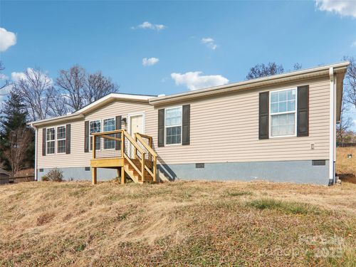 3195 N Clear Creek Road, Hendersonville, NC, 28792 | Card Image
