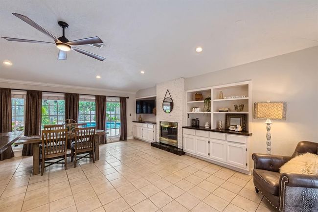 Living and Dining areas in the Apartment | Image 27