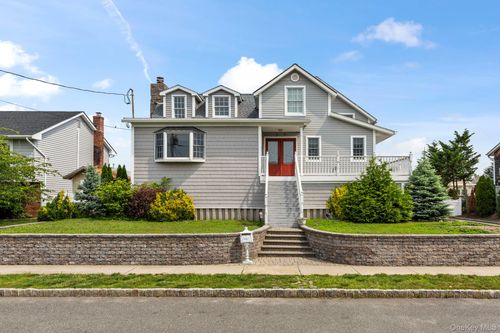 25 Meadow Ln, Amityville, NY, 11701-3913 | Card Image