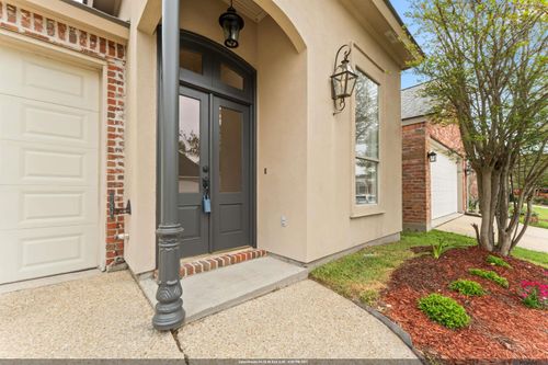 10684 Woodland Oaks Dr, Baton Rouge, LA, 70809-3334 | Card Image